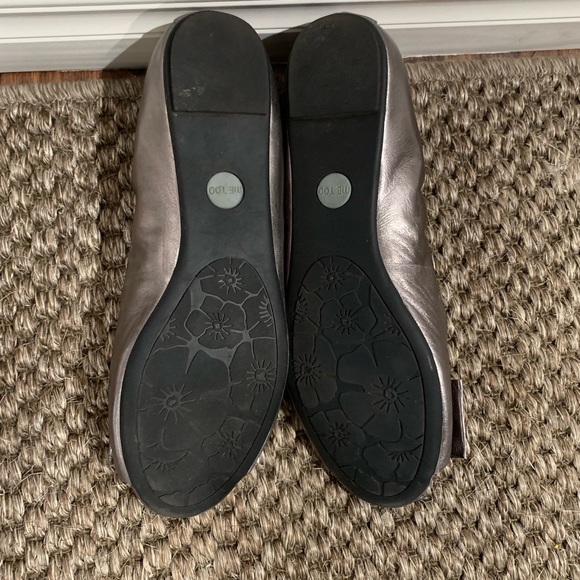 Me Too Metallic Pewter Peep Toe Flats Size:12 - Picture 2 of 7